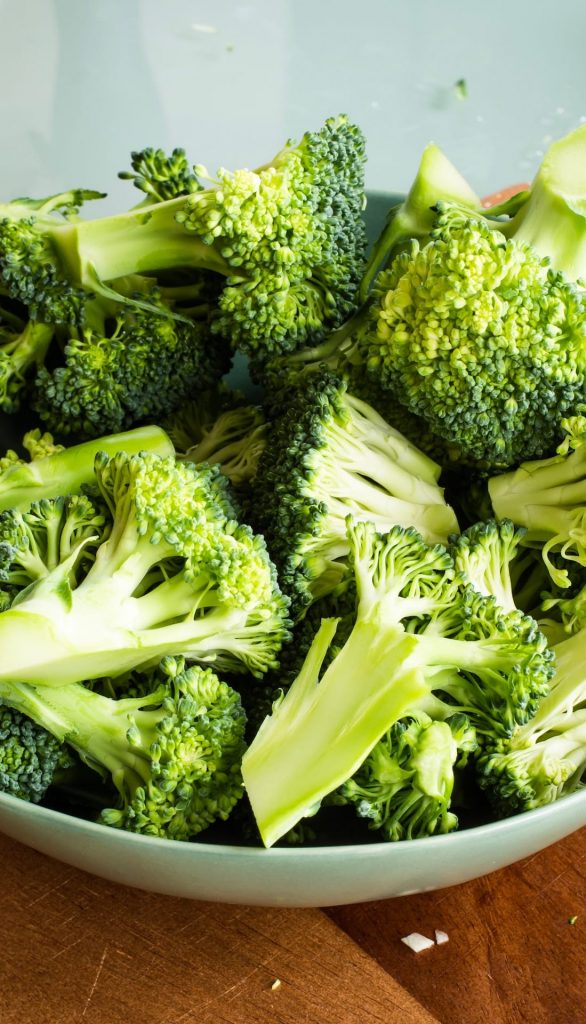 El brócoli es una fuente de vitamina C y ácido fólico.