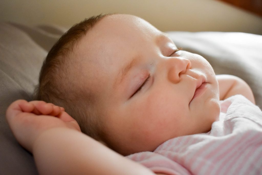 Dormir boca arriba reduce el riesgo de Síndrome de muerte súbita del lactante
