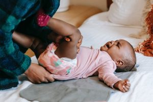 Bebé llora por dermatitis del pañal